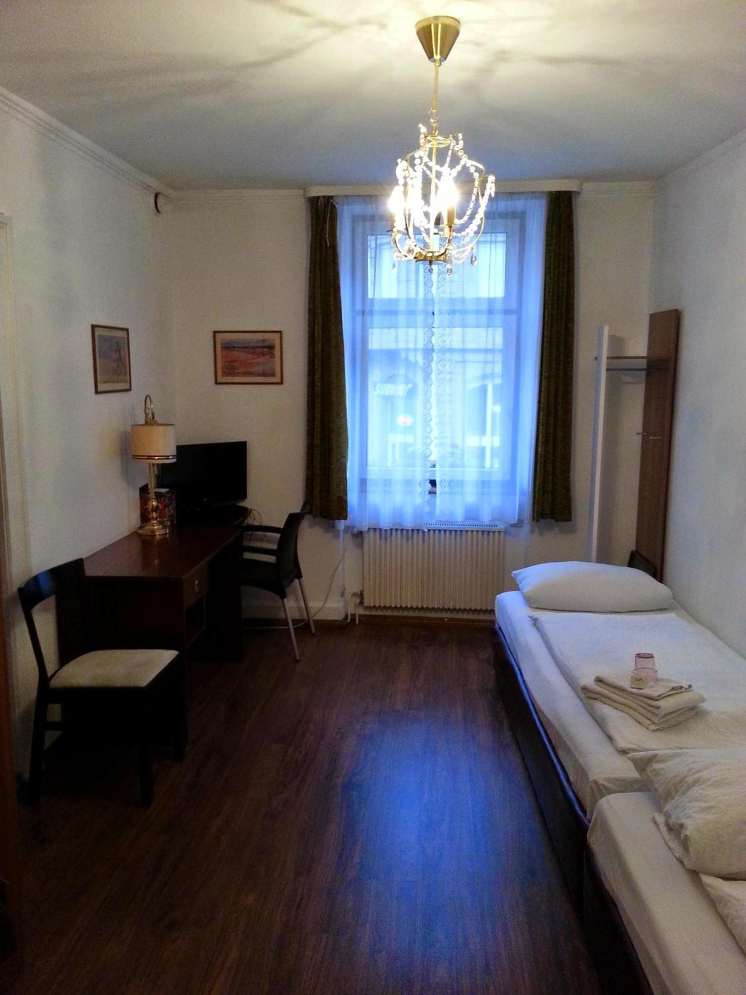 Hotel Pension Graf Konstanz Rum bild